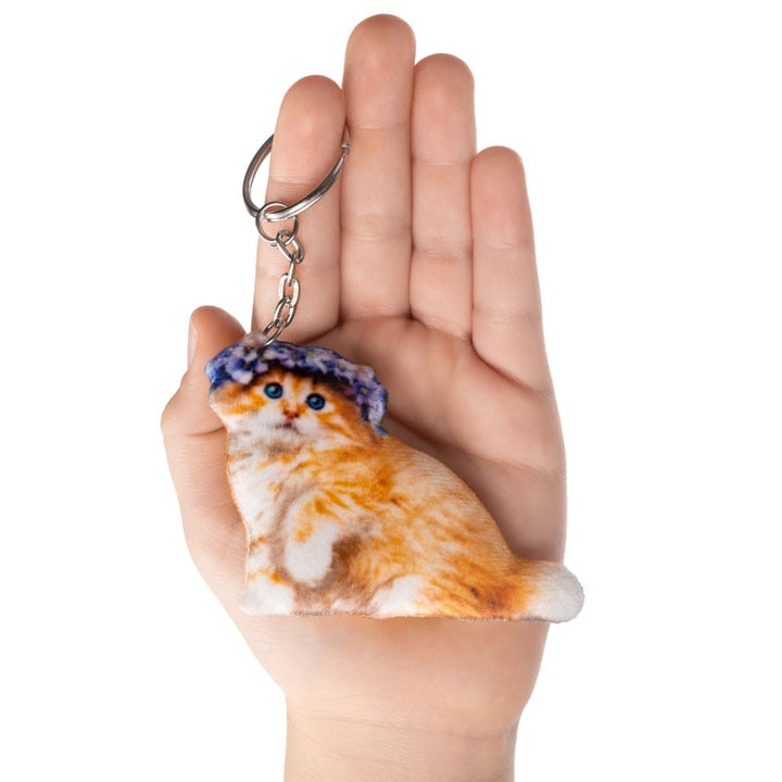 Keychain Ginger kitten with a wreath