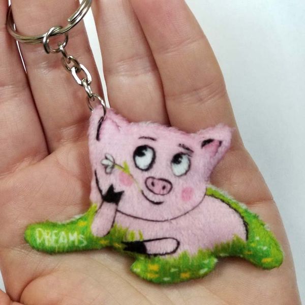 Keychain Pig on the grass